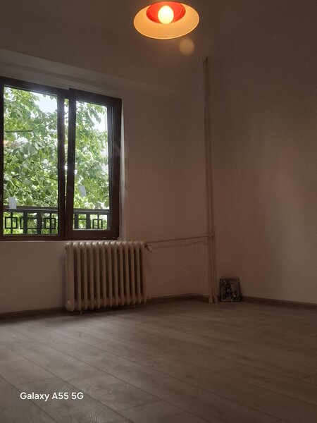 Nerva Traian, Mircea Voda, 3 camere decomandat, stradal.