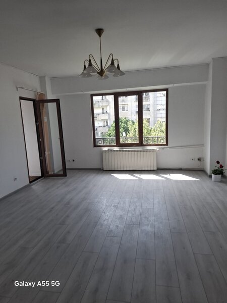 Nerva Traian, Mircea Voda, 3 camere decomandat, stradal.