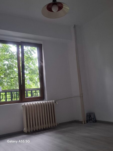 Nerva Traian, Mircea Voda, 3 camere decomandat, stradal.