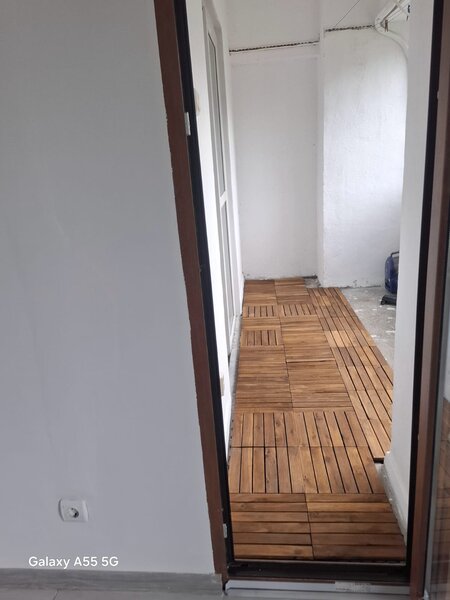 Nerva Traian, Mircea Voda, 3 camere decomandat, stradal.